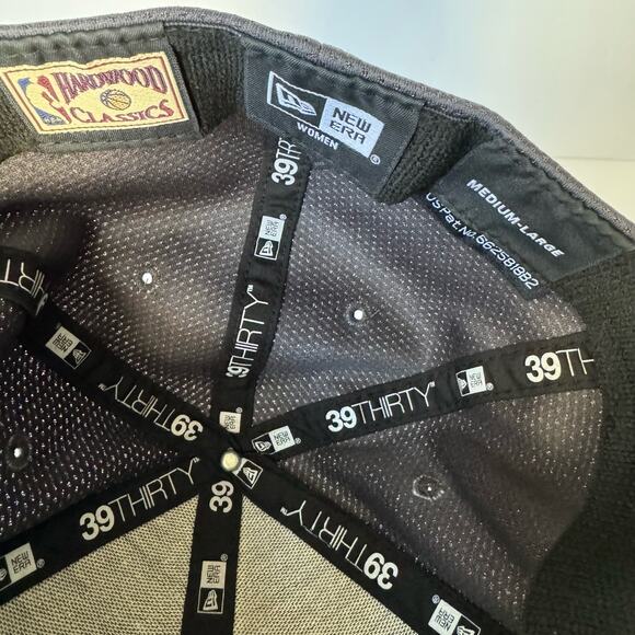 Women’s Med/Large Charlotte Hornets NBA New Era 39Thirty Hardwood Classics Hat - Picture 5 of 5